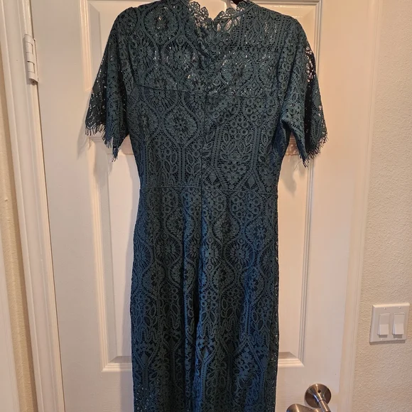 Elegant Lace Dress in Teal - Picture 2 of 3